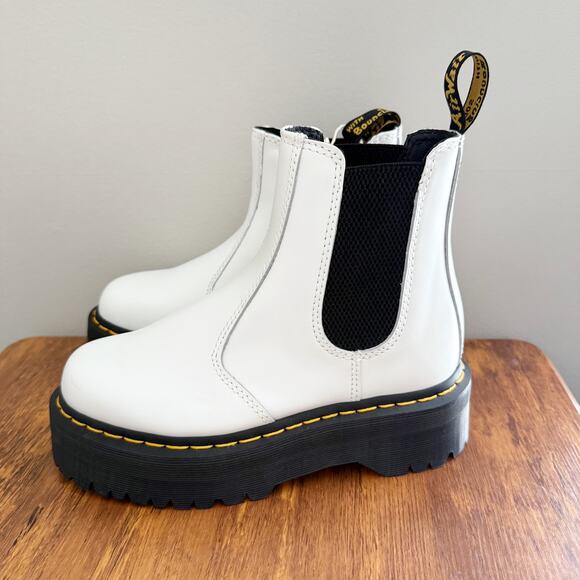 NWT Dr. Martens 2976 Smooth Leather Platform Chelsea Boots White Women's Size 6 - Picture 12 of 12